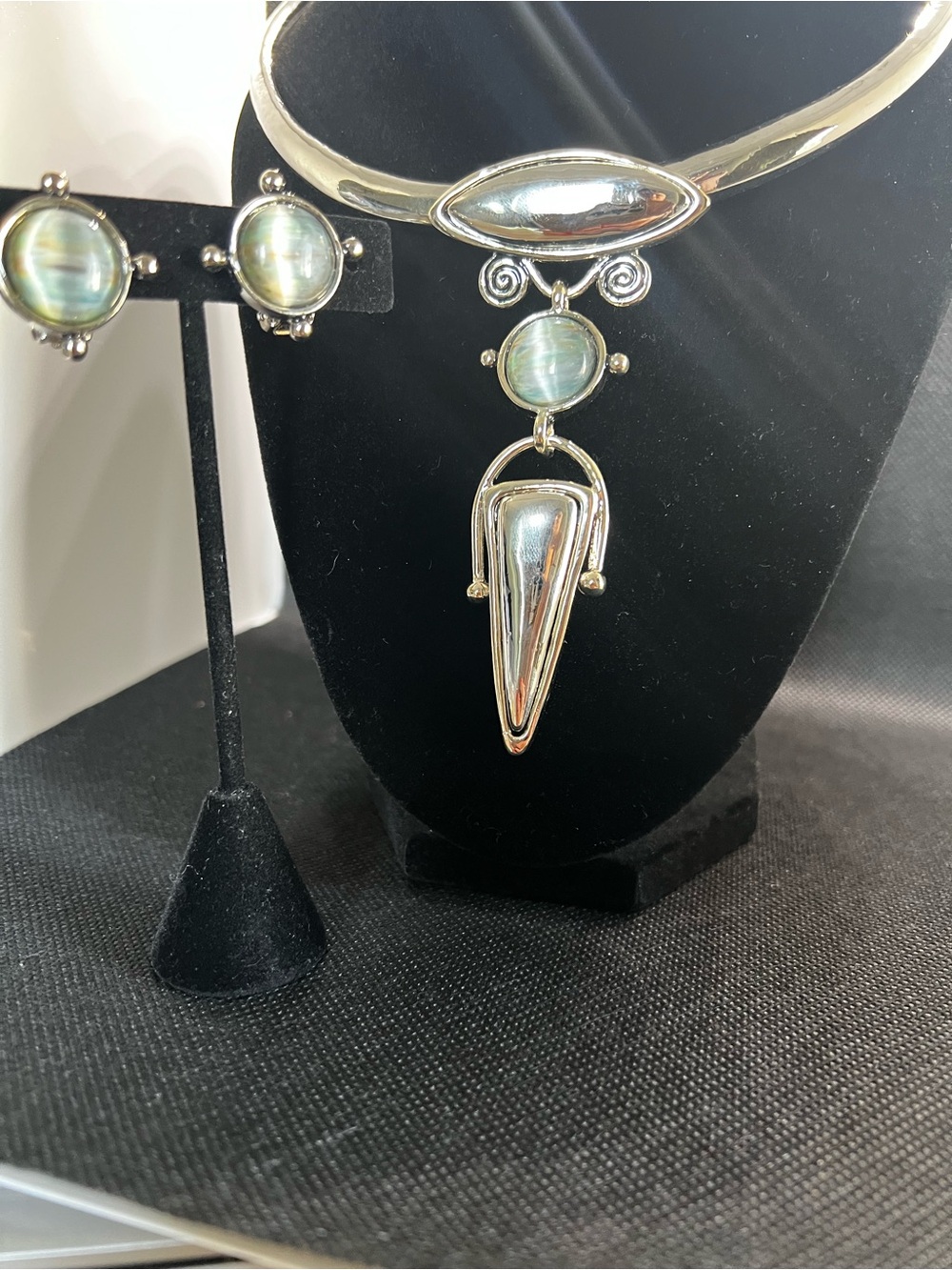Vintage Iridescent Gray-Blue Pendant Necklace and Earrings Set